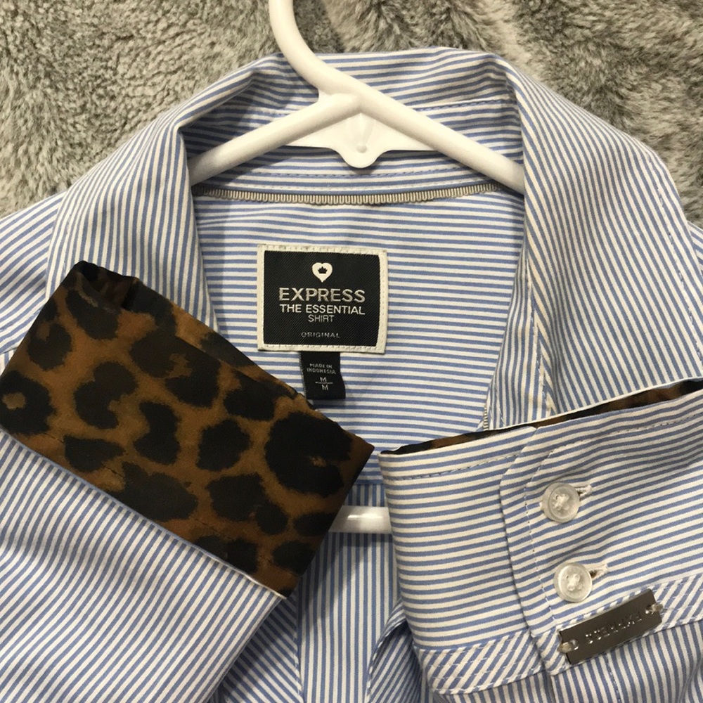 Express essential shirt size M